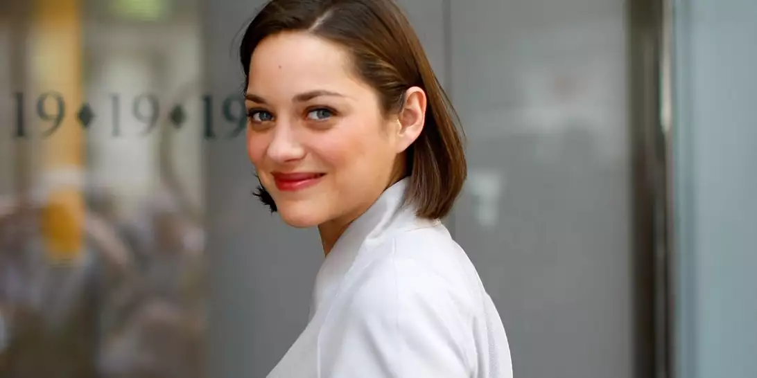 Η Marion Cotillard αποκαλύπτει τη ρουτίνα προπόνησής της για λεπτή σιλουέτα στα 50