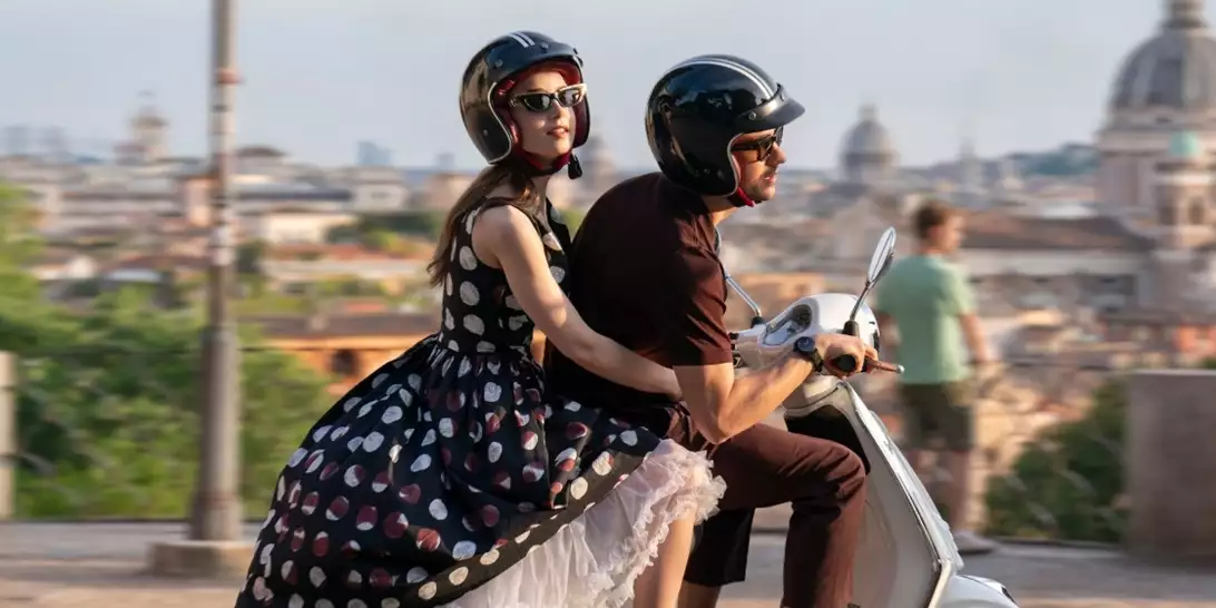 Emily in Paris | Η πρωταγωνίστρια ονειρεύεται μια διαφορετική πόλη από τη Ρώμη ή το Παρίσι για τη συνέχεια της σειράς