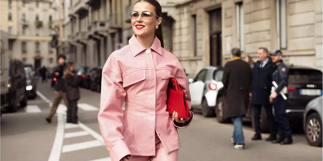 Πέντε κομψοί τρόποι για να φορέσετε την τάση του ροζ