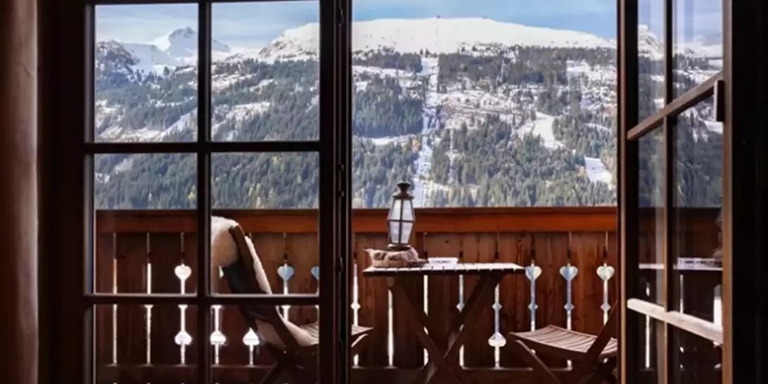 Απόδραση στις γιορτές | Τα καλύτερα ξενοδοχεία και ξενώνες για μαγικές χειμωνιάτικες διακοπές