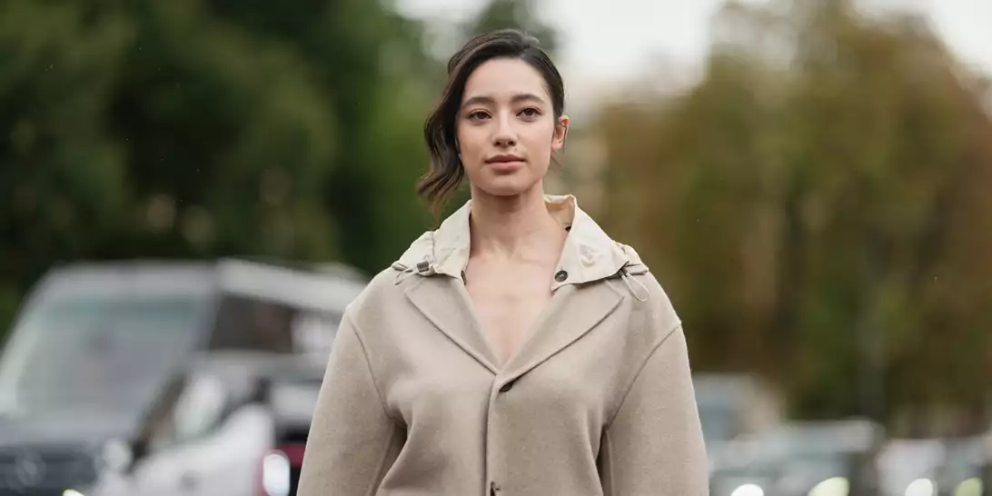 Face yoga για αρχάριους | 3λεπτο φυσικό "lifting" για λαμπερό πρόσωπο - Πώς θα το κάνετε