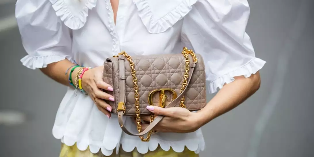 Αυτά είναι τα πιο κολακευτικά χρώματα νυχιών για γυναίκες με ανοιχτόχρωμη επιδερμίδα