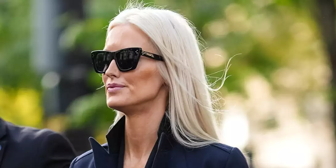 Πώς να χρησιμοποιείτε σωστά την πούδρα προσώπου μετά τα 50