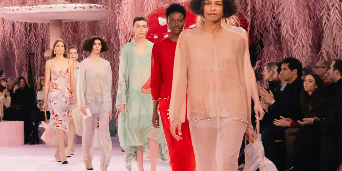 "Σαν απαλό αεράκι στο πρόσωπο, σαν ψίθυρος στ' αφτί" | Η ευφυΐα της Chanel haute couture συλλογής του Blazy