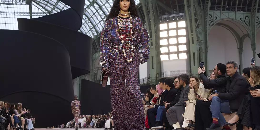 Αισθησιακό σαν το κεχριμπάρι | Το ανδρικό άρωμα που θα χαρίσετε αυτό το φθινόπωρο στους αγαπημένους σας