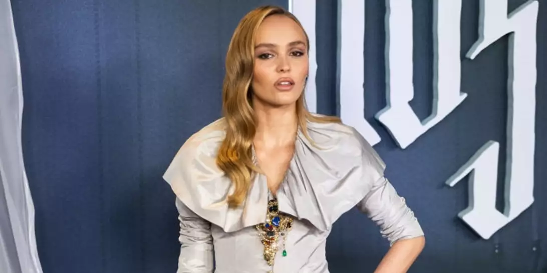 Lily Rose Depp | Υιοθέτησε το method dressing στην πρεμιέρα της