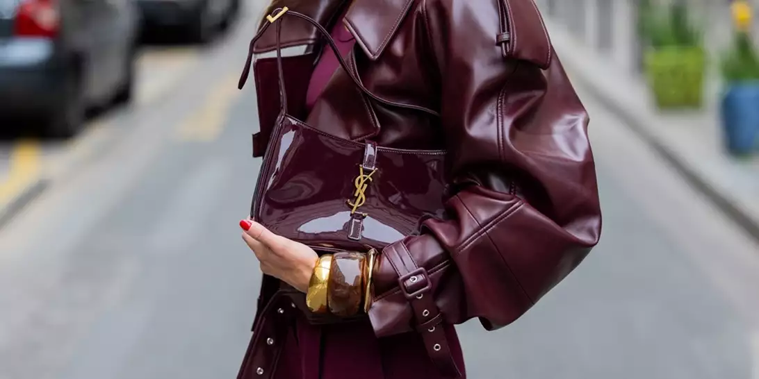 Αντίο μπορντό | Το χρώμα που θα κυριαρχήσει στο μανικιούρ τo 2025