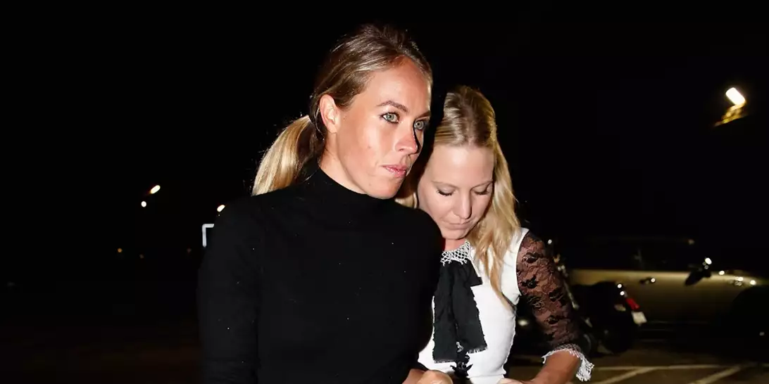 Nina Flohr | Στον Πόρο για την Ανάσταση με τον Φίλιππο Ντε Γκρες