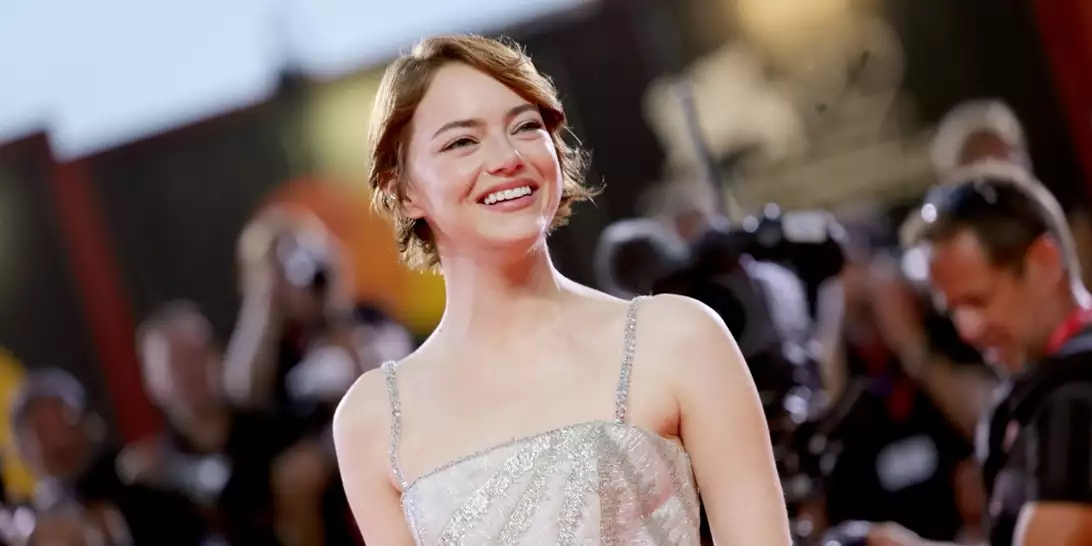 Aπό τη Sigourney Weaver μέχρι την Εmma Stone | Αυτές οι ηθοποιοί ξύρισαν το κεφάλι τους για τον ρόλο της ζωής τους