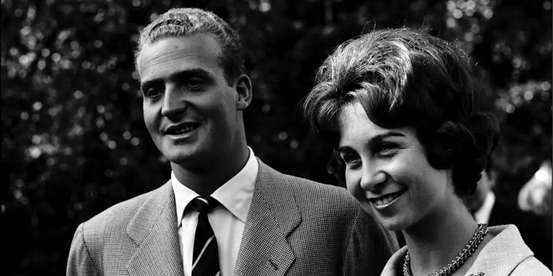 Bασίλισσα Σοφία | Βρέθηκαν τα νυφικά της παπούτσια και το φόρεμα των αρραβώνων της στο Τατόι