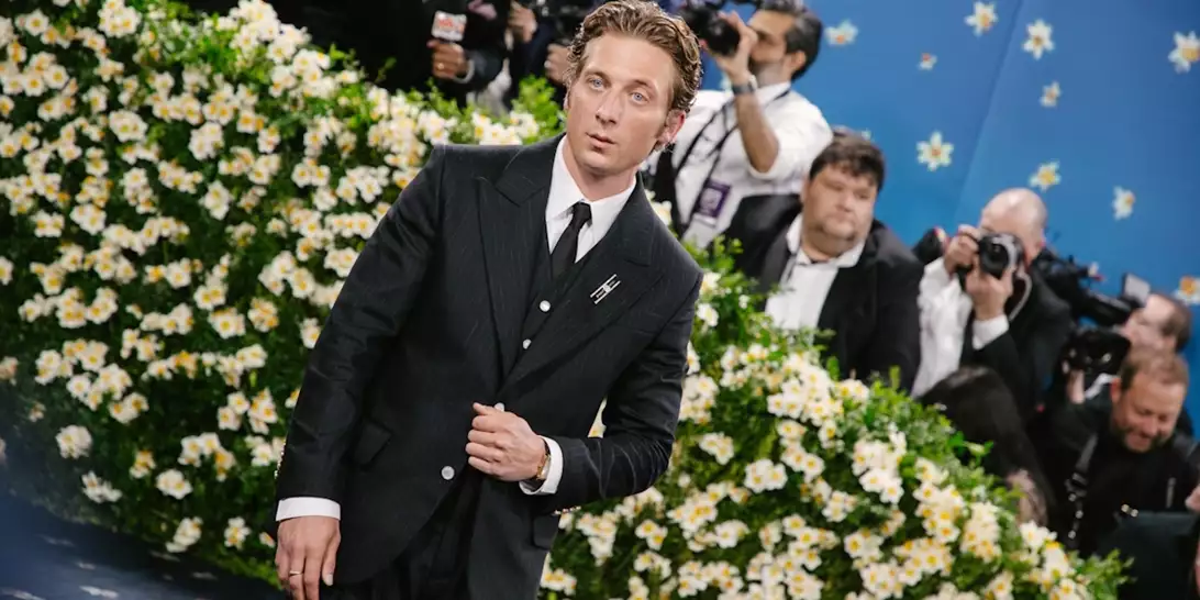 Jeremy Allen White | Είναι ο Bruce Springsteen στην επερχόμενη βιογραφική ταινία Deliver Me from Nowhere