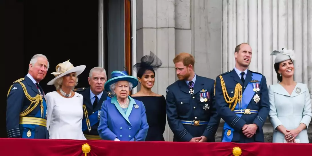 Στα παρασκήνια του Μπάκιγχαμ | 5 σημαντικές αποκαλύψεις από το βασιλικό βιβλίο του Tom Quinn
