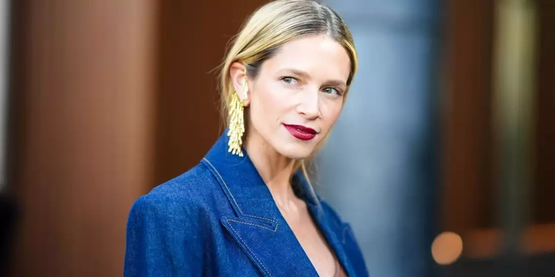 Μακιγιάζ μετά τα 50 | Πώς να φορέσετε σωστά σκουρόχρωμα κραγιόν