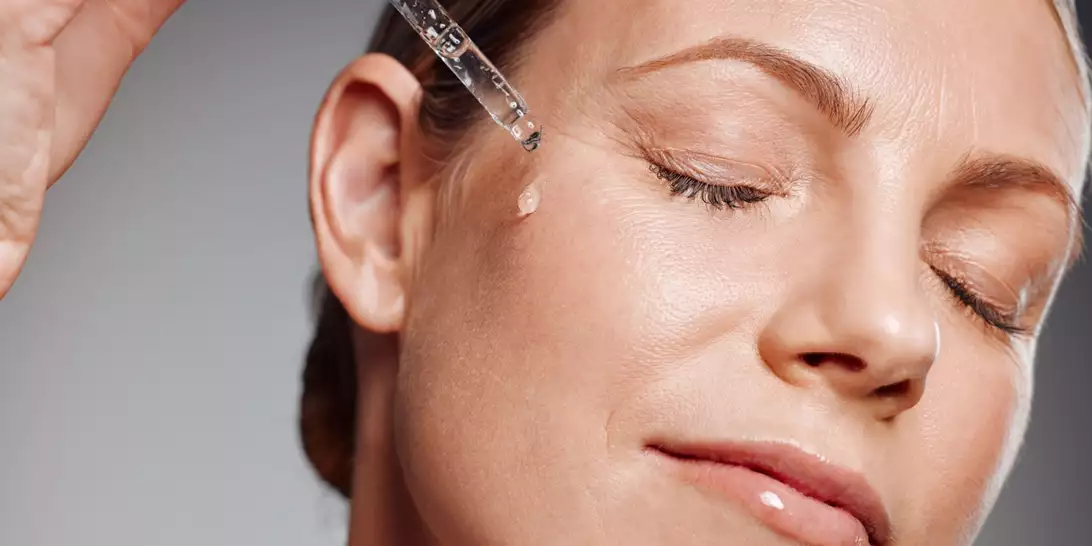 5 αντιρυτιδικοί οροί με bakuchiol, τη φυτική εναλλακτική της ρετινόλης