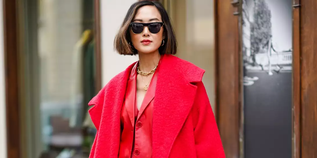 10 κόκκινα παλτό για να υιοθετήσετε το απόλυτο color trend της σεζόν