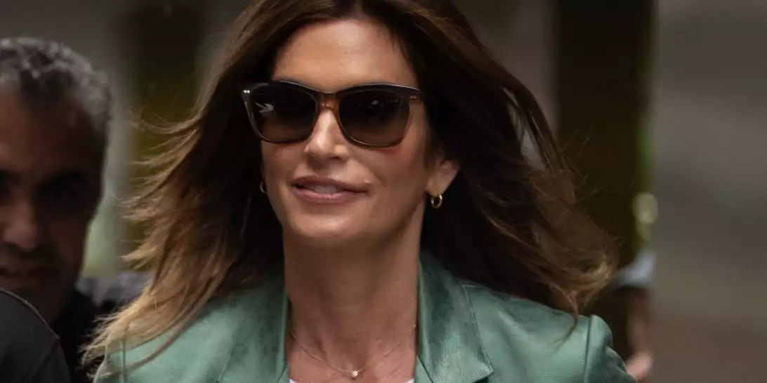 5 λόγοι που το νέο κούρεμα της Cindy Crawford είναι το πιο κολακευτικό στιλ μετά τα 50