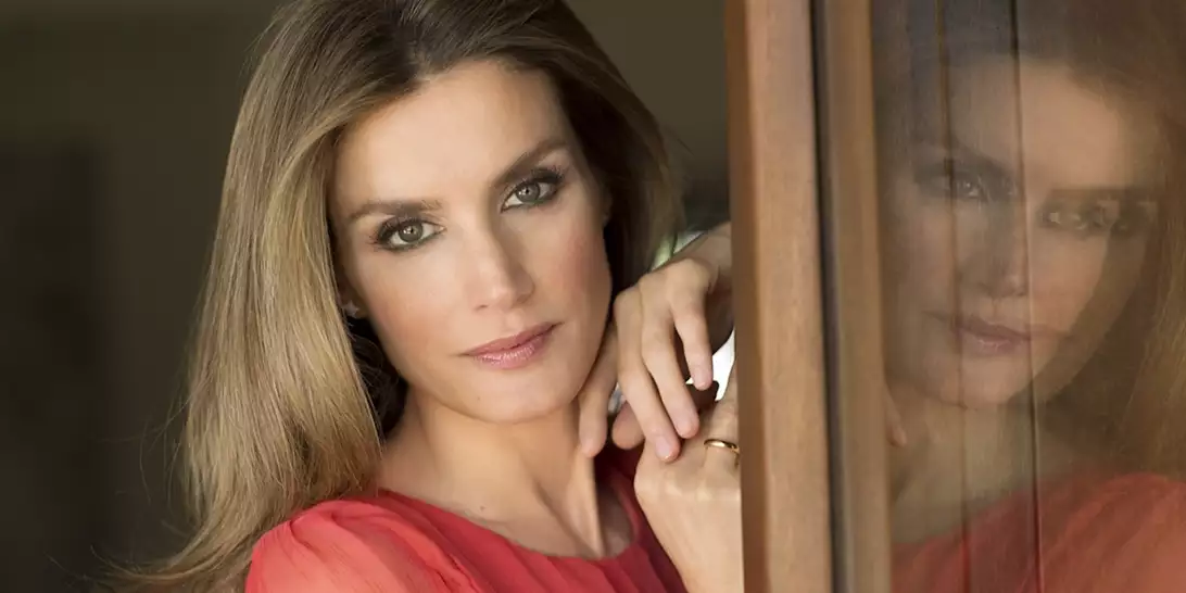 Βασίλισσα Letizia της Ισπανίας | Το χρώμα στη σκιά της είναι το ιδανικό για να αναδείξει τα πράσινα μάτια