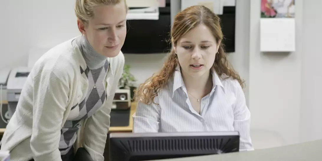 "Αυξάνει το άγχος, μπλοκάρει τη συγκέντρωση": Aυτό το χρώμα θα έπρεπε να απαγορευτεί σε ένα γραφείο σύμφωνα με ειδικό