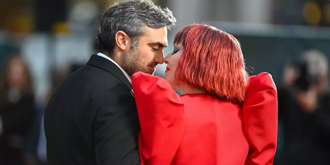 Lady Gaga | Τα τρυφερά στιγμιότυπα με τον αρραβωνιαστικό της στην πρεμιέρα του Joker 2