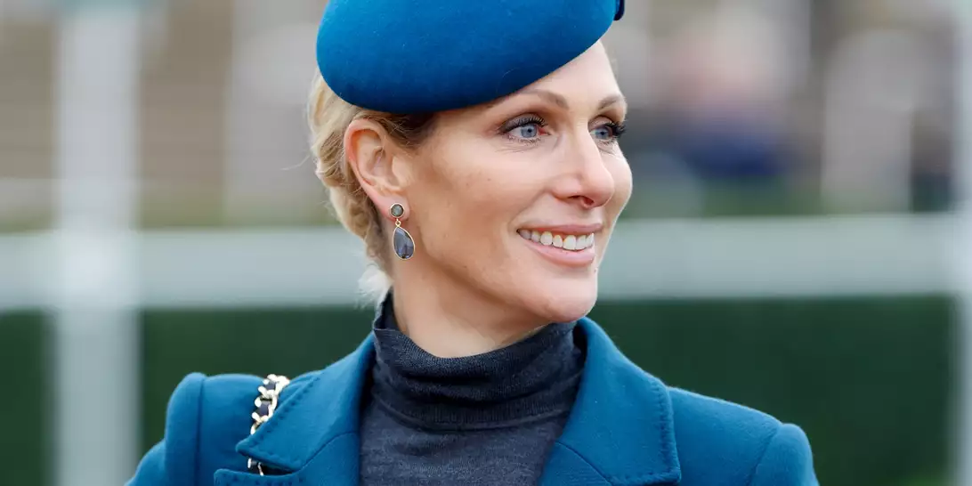 Zara Tindall| Aβίαστη κομψότητα με royal blue στο Cheltenham