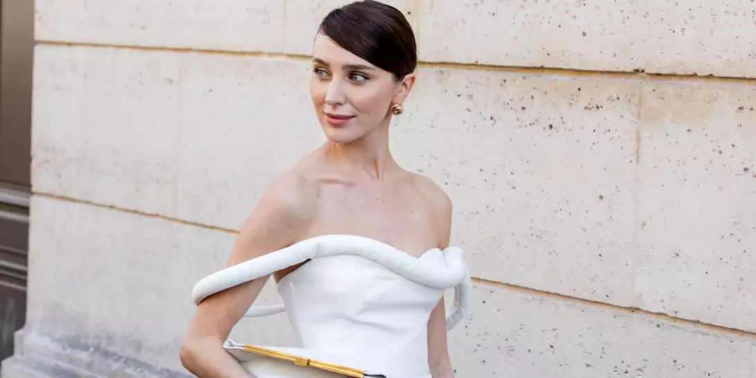 Holiday Hair, Made Easy | Το εύκολο χριστουγεννιάτικο χτένισμα που μπορείτε να δημιουργήσετε μόνες στο σπίτι