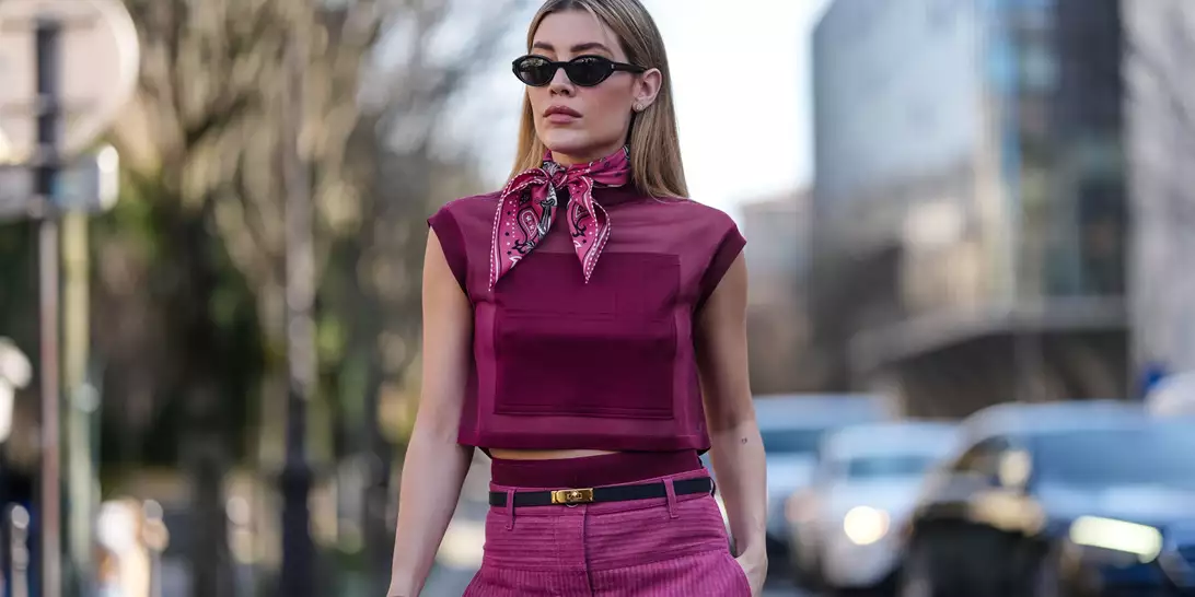 Πώς θα φορέσετε το πιο δημοφιλές αξεσουάρ του 2025