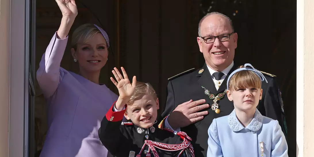 Πρίγκιπας Αλβέρτος - Πριγκίπισσα Charlene | Οικογενειακή έξοδος με τα παιδιά τους με τέλειο style