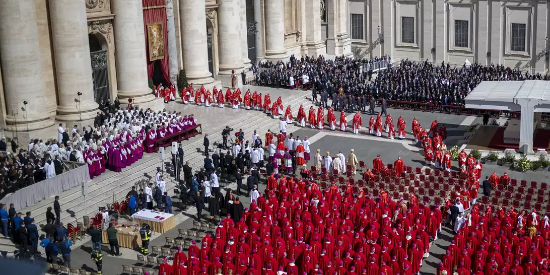To "ύστατο χαίρε" στον Πάπα Φραγκίσκο | Εικόνες συγκίνησης από τη Ρώμη