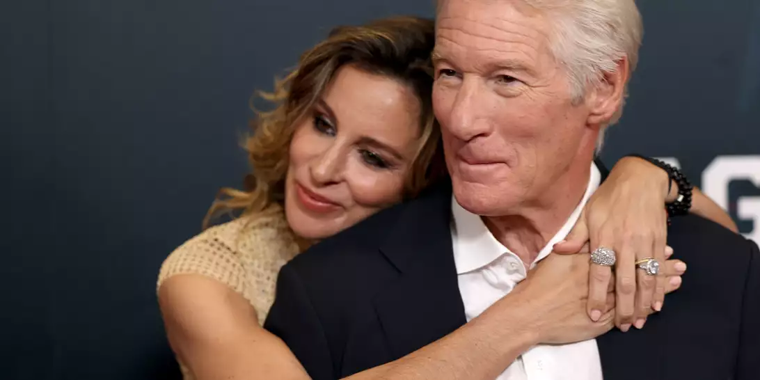 "Αυτή η χρονιά έφερε αλλαγές και προκλήσεις" | Η εξομολόγηση της συζύγου του Richard Gere με αφορμή τα γενέθλια του σταρ