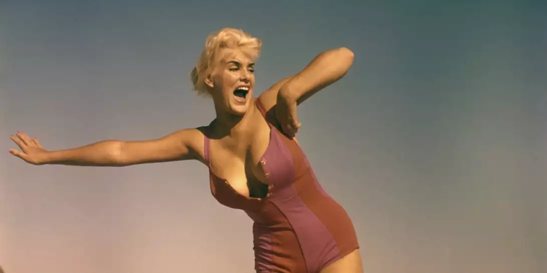 Το παιχνίδι από τα παλιά που επιστρέφει ως τάση γυμναστικής και βοηθά να κάψουμε έως και 165 θερμίδες σε 30'