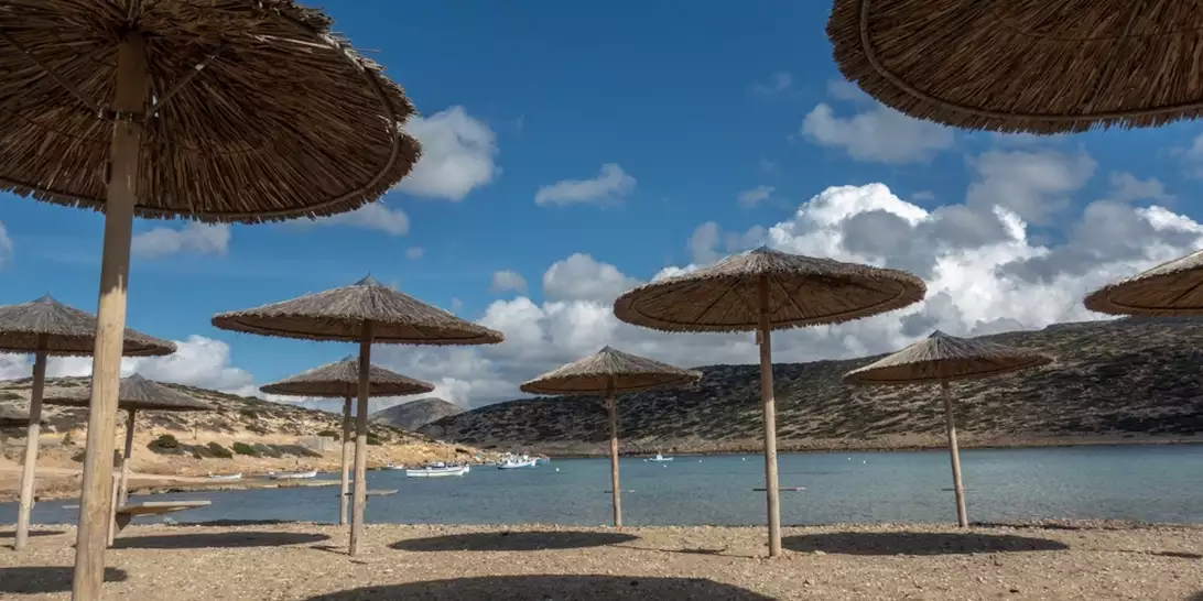 "Ξεχάστε τη Σαντορίνη! Αυτό το νησί των Κυκλάδων είναι ο νέος καλοκαιρινός προορισμός" λένε οι Γάλλοι