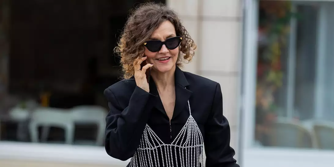Τα μικρά μυστικά των style icons για μια πιο νεανική εμφάνιση μετά τα 50