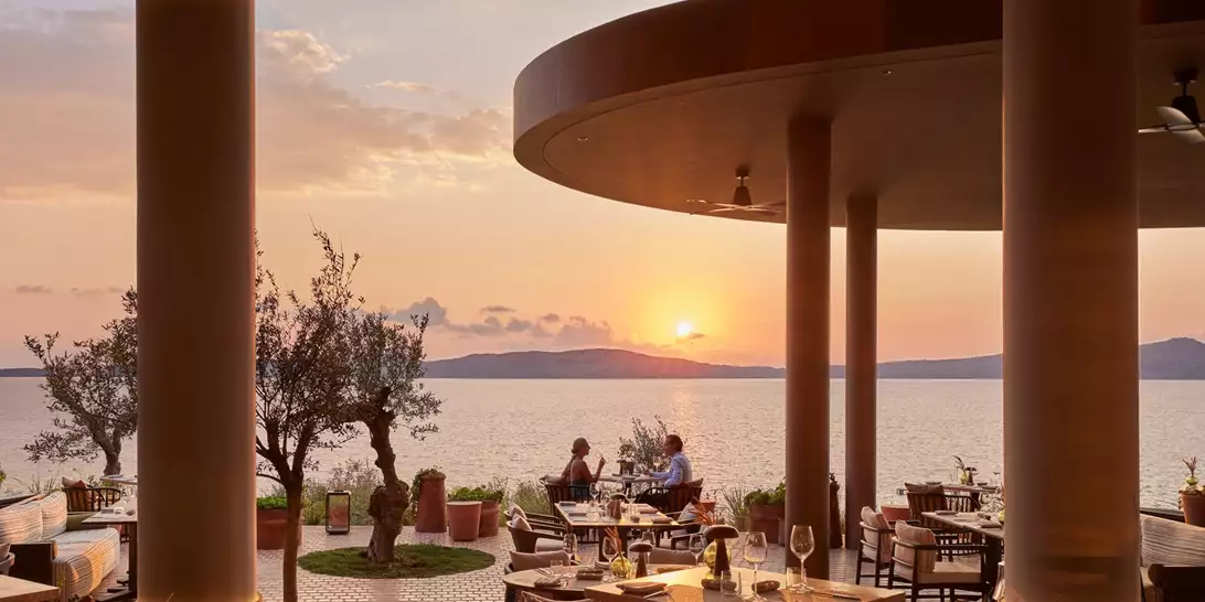 Το πρώτο Πάσχα του Mandarin Oriental, Costa Navarino