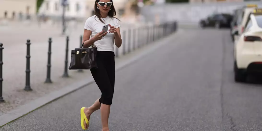 Τα Scandi Girls ξέρουν πώς να φορέσουν με στιλ τα flip flops τους