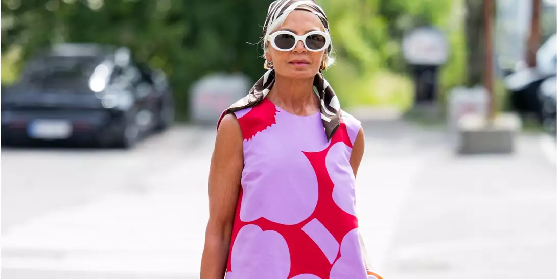 Κομψή τον Αύγουστο | Τα καλύτερα looks με φόρεμα για γυναίκες άνω των 50