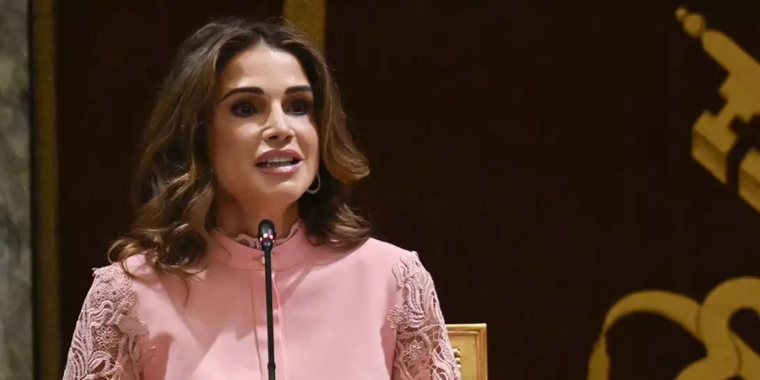 Η πρώτη επίσημη εμφάνιση της βασίλισσας Rania μετά τα ευχάριστα νέα για την οικογένειά της