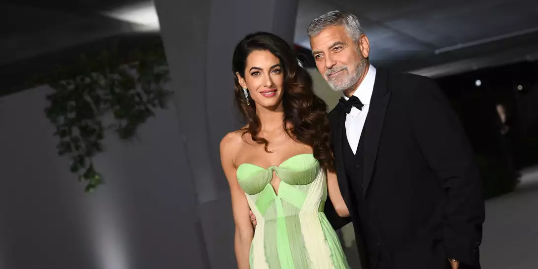 George & Amal Clooney | Έφτασαν στη Βενετία πιασμένοι χέρι - χέρι