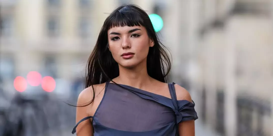 Το ξυλώδες και πουδρένιο άρωμα που θα γίνει ανάρπαστο φέτος την άνοιξη