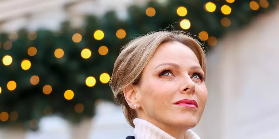 Πριγκίπισσα Charlene του Μονακό | Έξοδος σε παράσταση με φιλανθρωπικό χαρακτήρα με τον πρίγκιπα Αλβέρτο και την κουνιάδα της