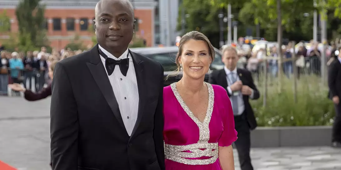 Ρήγμα στη νορβηγική βασιλική οικογένεια | Γιατί οι γονείς της Μartha Louise θα αποφύγουν τις φωτογραφίες στο γάμο της με τον Durek Verrett;