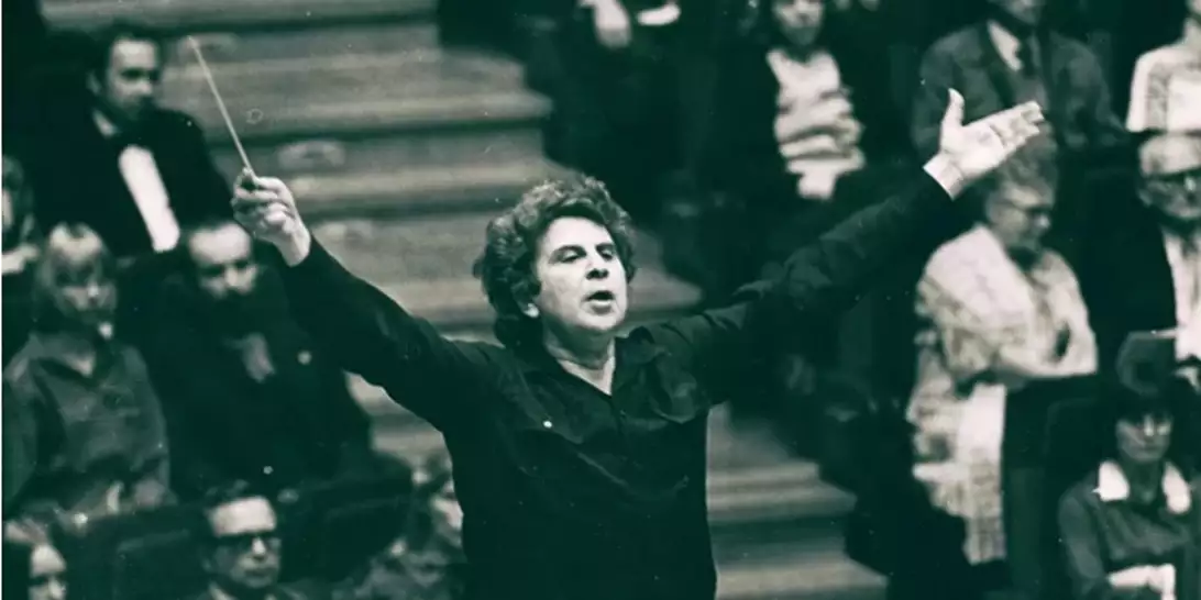 Η ζωή του Μίκη Θεοδωράκη γίνεται ταινία