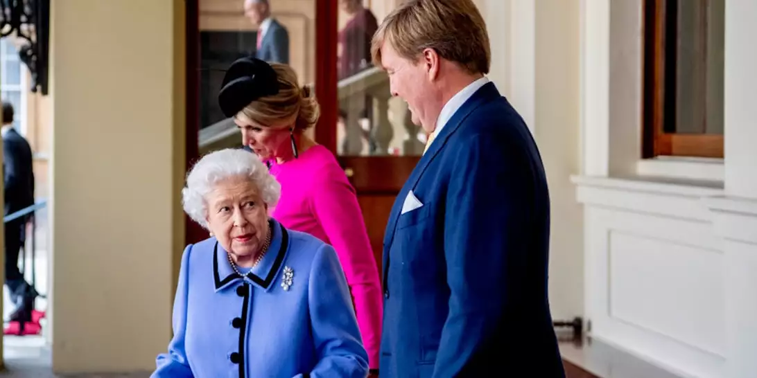 Μαξίμα της Ολλανδίας | Αναβίωσε το πιο κομψό της φόρεμα με headpiece σε σχήμα σπόρου