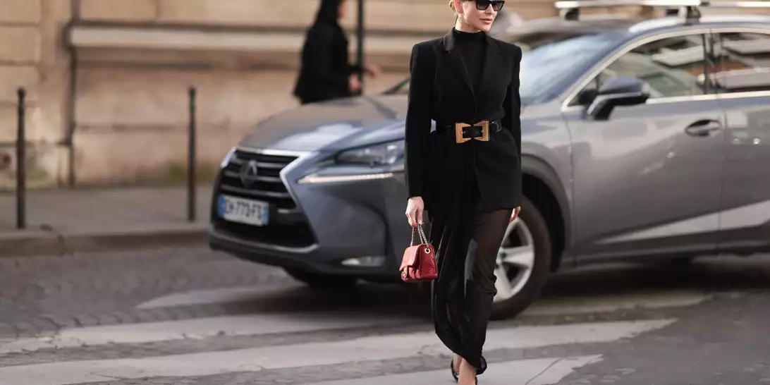 Micro Trend | 5 κομψά looks όπου πρωταγωνίστρια είναι η ζώνη