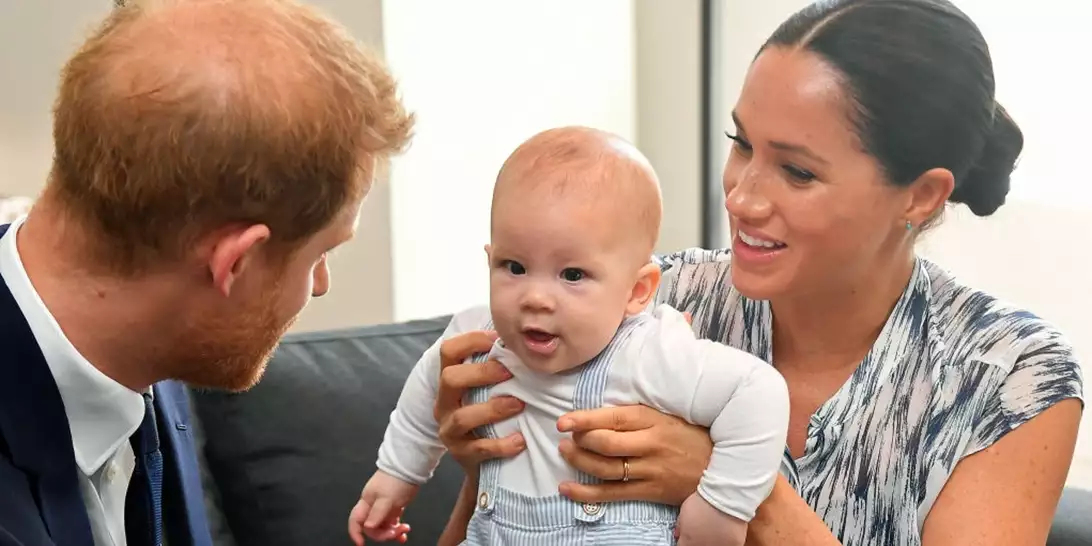 Ο πρίγκιπας Archie και η πριγκίπισσα Lilibet σε μία σπάνια λήψη | Η φωτογραφία που κάνει τον γύρο του διαδικτύου