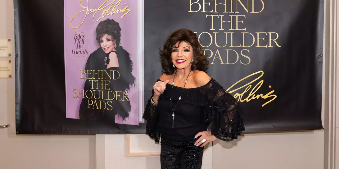 Joan Collins | Στο σπίτι της εμβληματικής σταρ για την παρουσίαση του νέου της βιβλίου