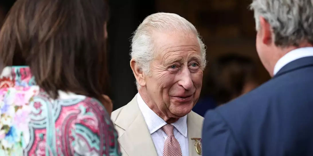 Οι ασυνήθιστες ταξιδιωτικές απαιτήσεις του βασιλιά Καρόλου | Απαιτεί να φέρνει μαζί του ολόκληρο το υπνοδωμάτιό του