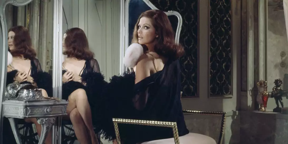 Αυτός είναι "ο καθρέφτης της μάγισσας" που επιστρέφει το 2026 | Σε ποιο σημείο του σπιτιού πρέπει να τον τοποθετήσετε για καλή τύχη;