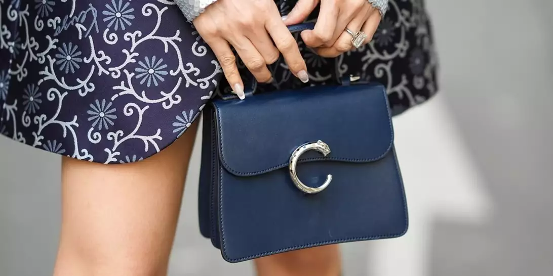 Midnight Jelly | Το απόλυτα chic μανικιούρ που θα αντικαταστήσει το μαύρο