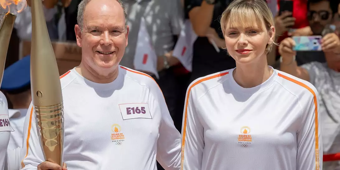 Πριγκίπισσα Charlene | Μετέφερε την Ολυμπιακή φλόγα στο Μονακό μαζί με τον πρίγκιπα Αλβέρτο και τα παιδιά τους