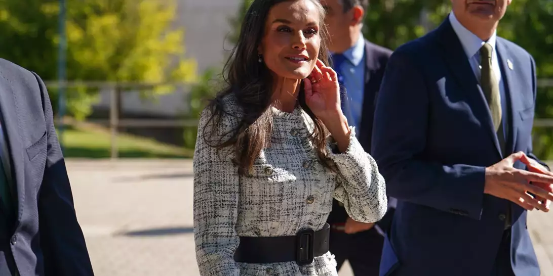Letizia της Ισπανίας | Με το διαχρονικό jacket που αναβαθμίζει ανέξοδα μία εμφάνιση γραφείου